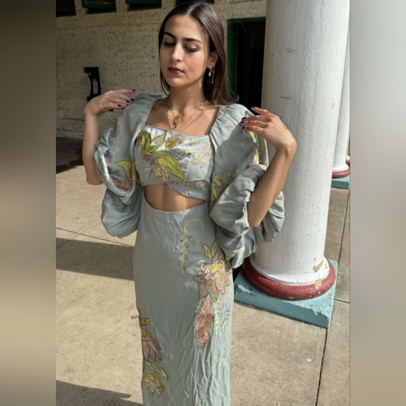 Embroidered dress - Picture 1 of 8